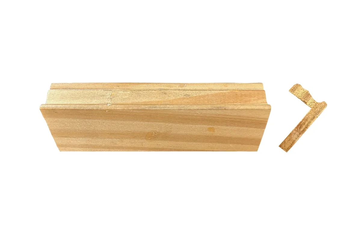 ESQUINERO PINO 20x30MM. x3.05M. (cod.404)