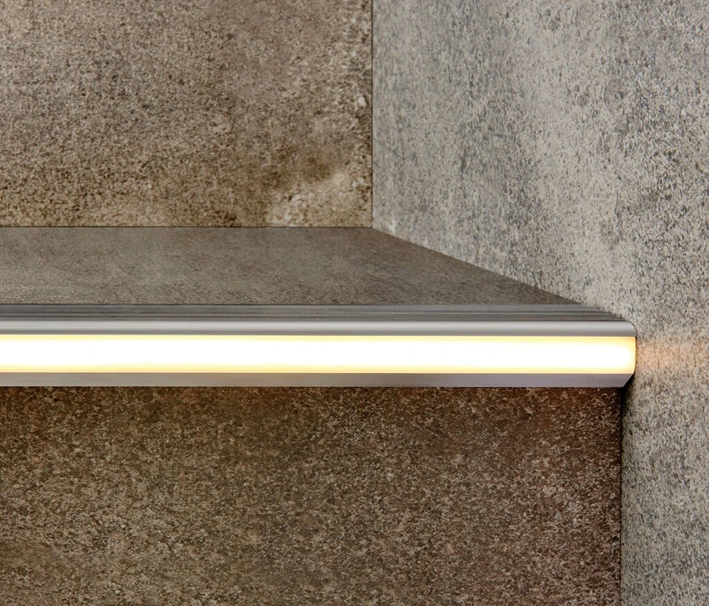 Nariz de Escalon LED 3935 Linea Lumiere