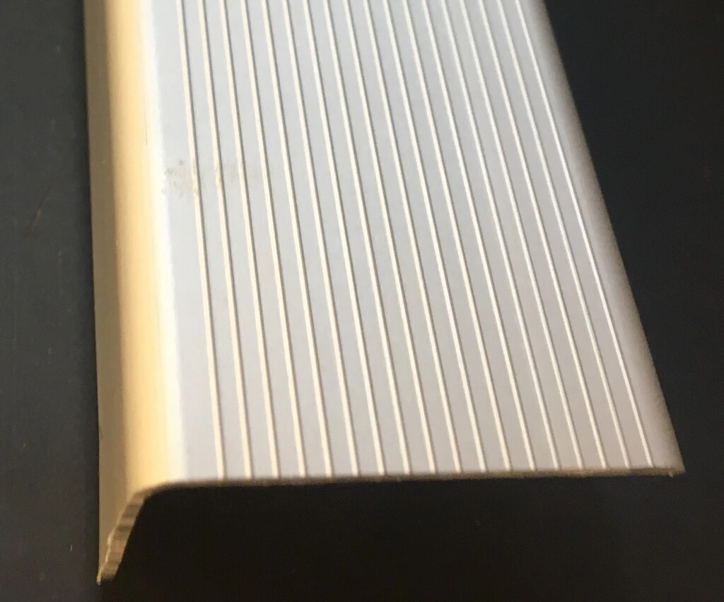 ANGULO ALUMINIO NP - ANGULO ALUMINIO 3X1CM NATURAL NP1257CT (UNIDAD)