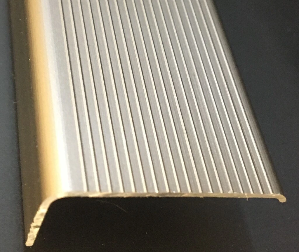 ANGULO ALUMINIO NP - ANGULO ALUMINIO 3X1CM CHAMPAGNE NP1257CT (UNIDAD)