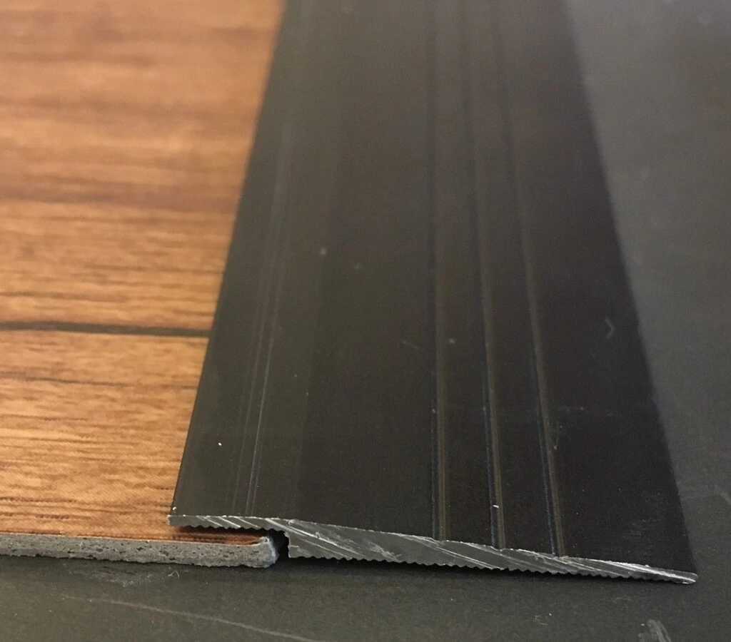 TIRA REMATE ALUM 2MM NP - TIRA DE REMATE ALUMINIO 2MM HUMO NP1257RV2,0 (UNIDAD)