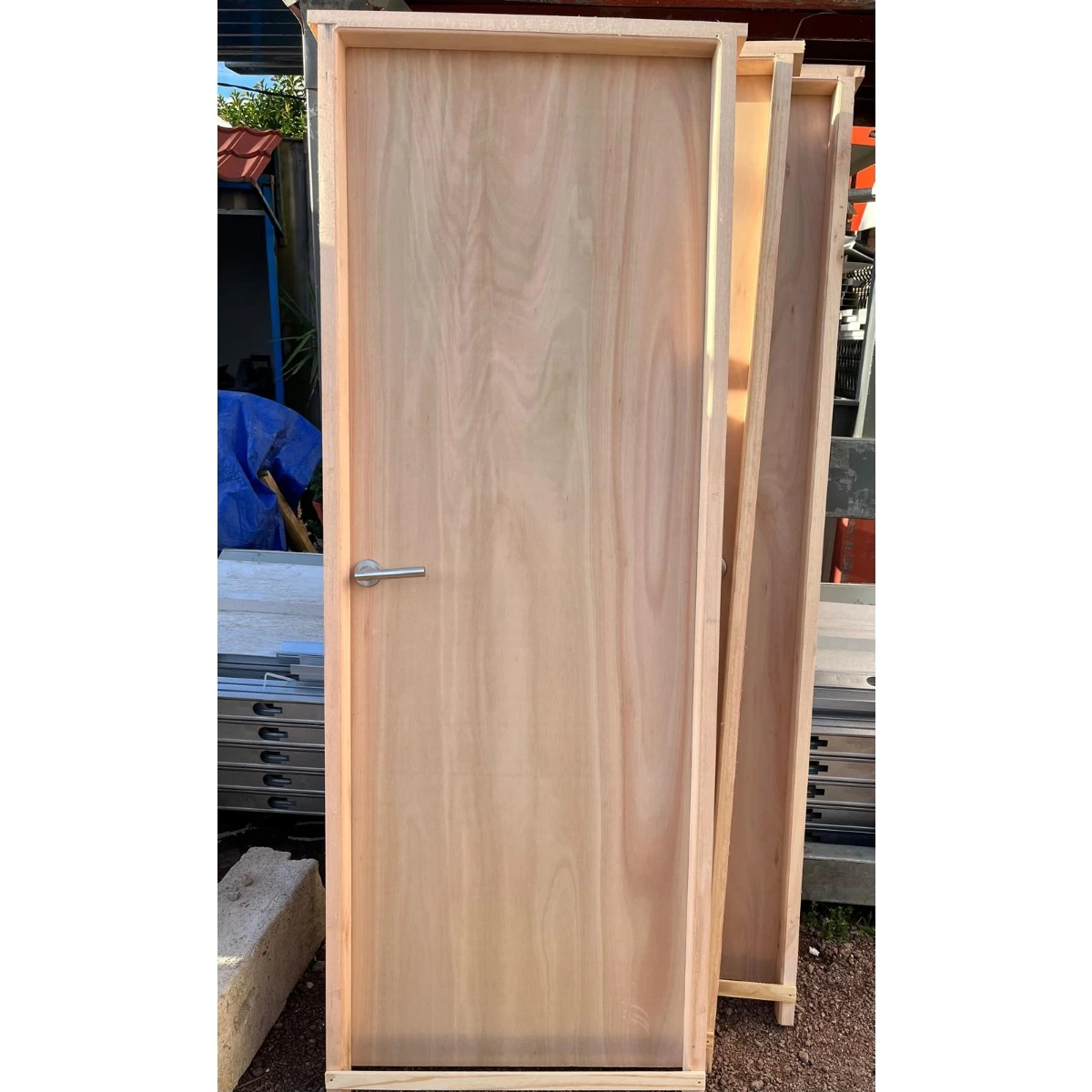 Puerta de madera EUCALIPTUS con pestillo 9.5cm