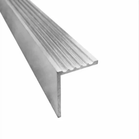 Angulo antideslizante punta escalon 3.10 mt aluminio