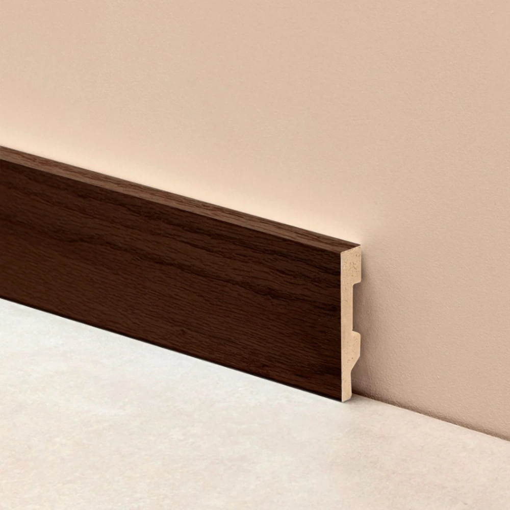 Zocalo recto color roble de pvc y espuma alta densidad 15x7x270cms