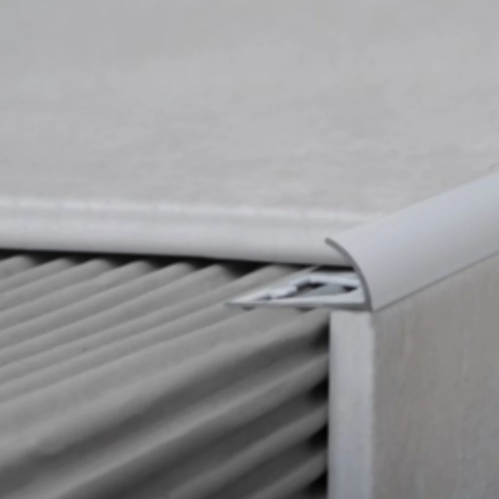 AT1383 -Guardacanto Arco Aluminio Cromo Mate 10mm