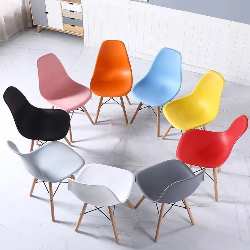 SILLA DE COMEDOR EAMES CON BASE DE MADERA - VARIOS COLORES